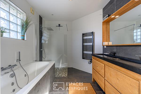 Villa contemporaine avec sa piscine intérieure