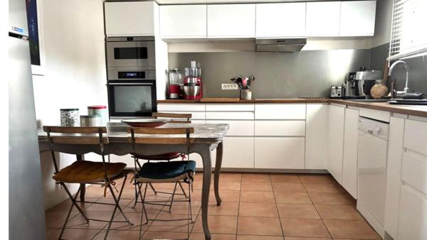 Maison à vendre 6 pièces, piscine, garage.