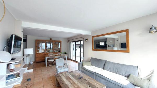 Maison à vendre 6 pièces, piscine, garage.