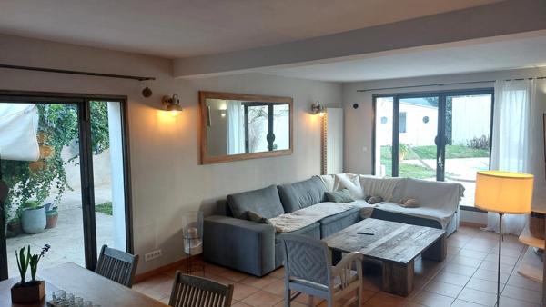 Maison à vendre 6 pièces, piscine, garage.