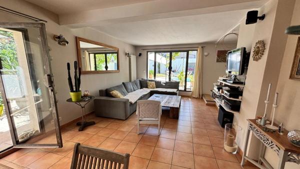 Maison à vendre 6 pièces, piscine, garage.