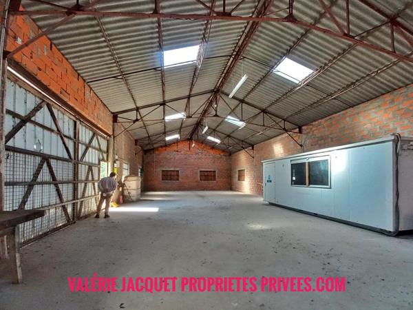 HANGAR 250 M² AVEC FONCIER EXCEPTIONNEL 5.350 m²