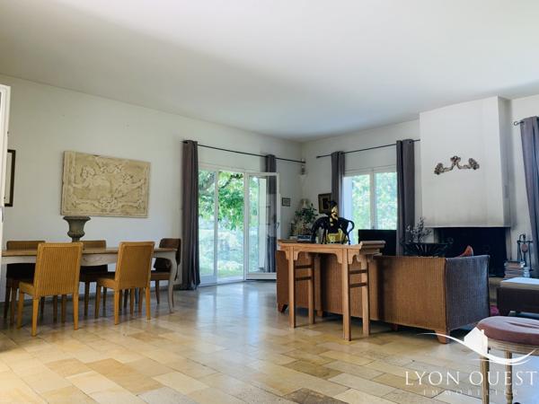 Exceptionnel, centre de charbonnières les bains, belle propriété sur beau terrain avec vue