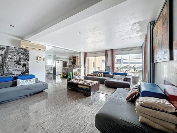 Ensemble – 4 logements – piscine – 4 garages – Eysines centre