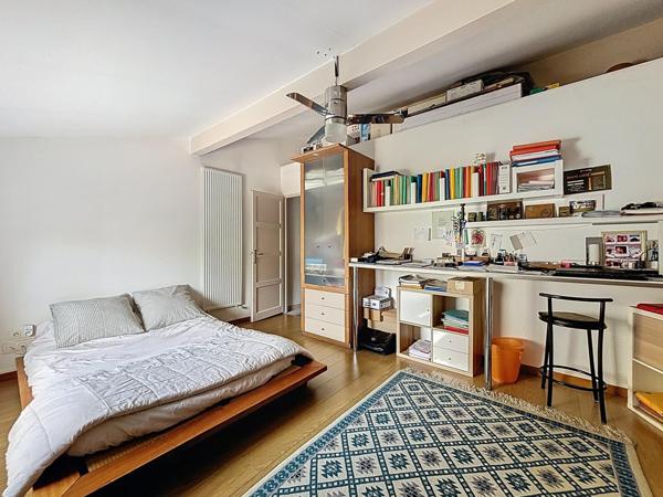 Ensemble – 4 logements – piscine – 4 garages – Eysines centre