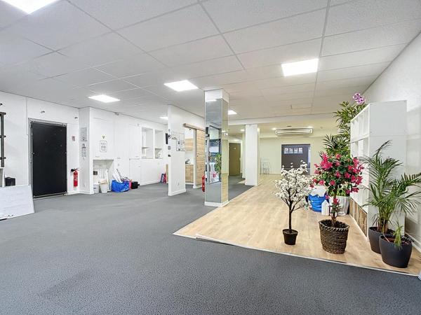 73000 CHAMBERY - MURS LIBRES,  Local commercial 500 m²