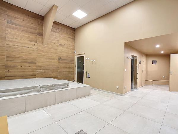 73000 CHAMBERY - MURS LIBRES,  Local commercial 500 m²
