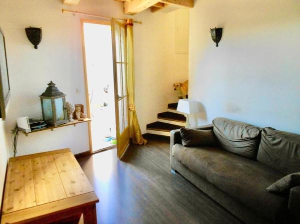 BEL APPARTEMENT DANS UN ENVIRONNEMENT ARBORE EN PLEIN CENTRE HISTORIQUE