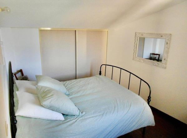 BEL APPARTEMENT DANS UN ENVIRONNEMENT ARBORE EN PLEIN CENTRE HISTORIQUE