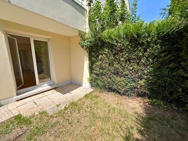 À vendre - Studio avec terrasse, parking et cave