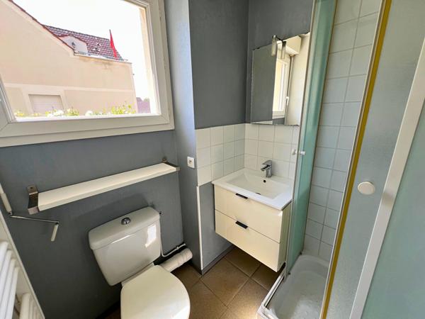 À vendre - Studio avec terrasse, parking et cave