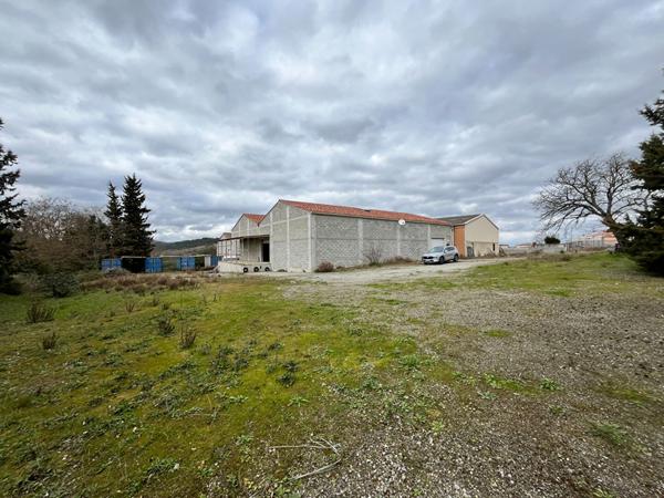 Entrepôt / local industriel 1460 m²