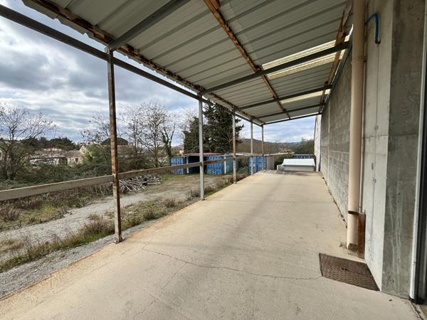Entrepôt / local industriel 1460 m²