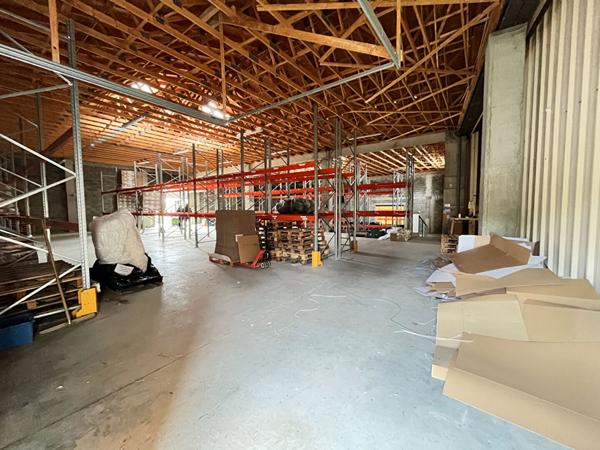 Entrepôt / local industriel 1460 m²