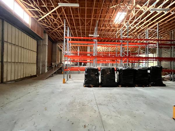 Entrepôt / local industriel 1460 m²
