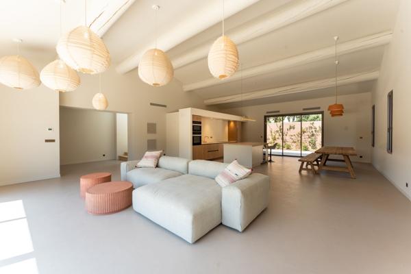 Vente Maison de ville Saint-Rémy-de-Provence 6 Pièces 231 m²