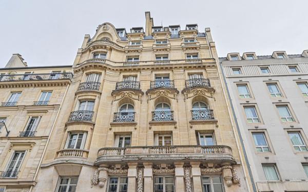 Appartement à vendre    4 pièces • 143,62 m2 Paris 10