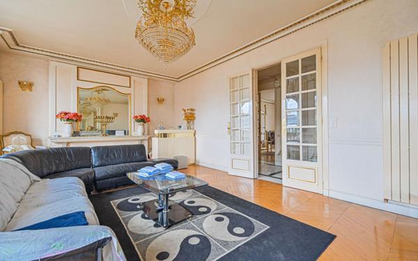 Appartement à vendre    4 pièces • 143,62 m2 Paris 10
