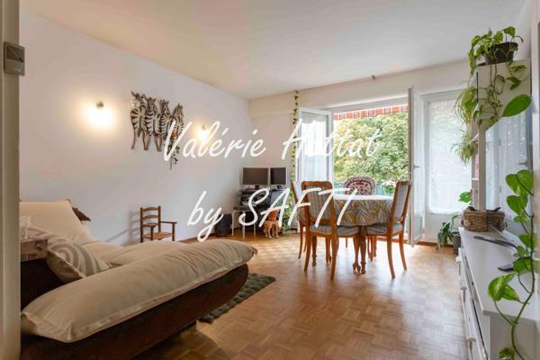 App. 2 chambres, balcon, cave et stationnement