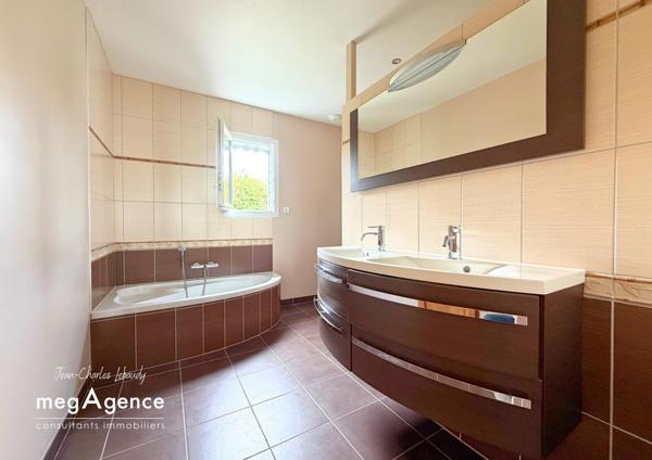Maison à VIRE NORMANDIE, 14500 - 5 pièces 137m²