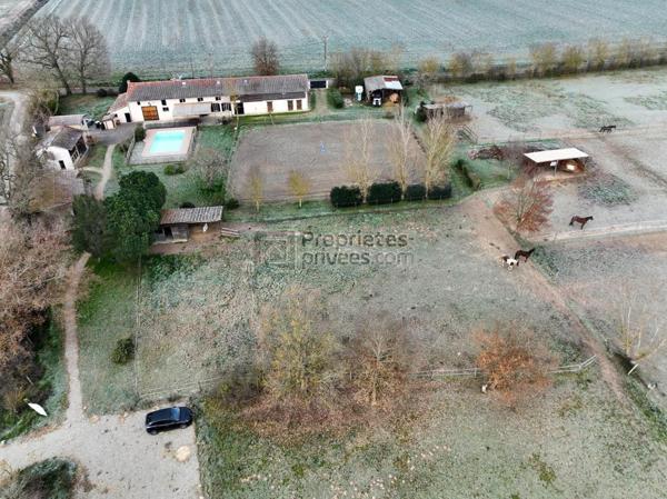 PROPRIETE : LONGERE, GITE, SALLE DE SPORT/ACTIVITE EQUESTRE