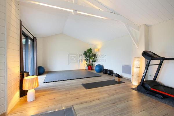 PROPRIETE : LONGERE, GITE, SALLE DE SPORT/ACTIVITE EQUESTRE