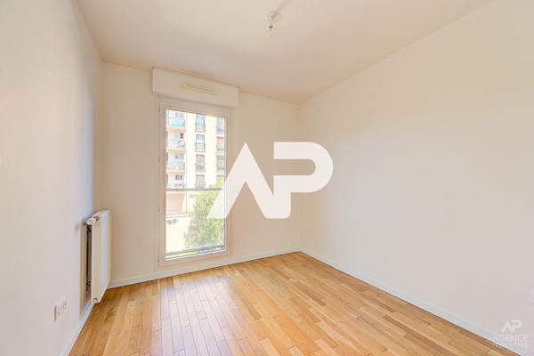 Appartement Rueil Malmaison 3 pièce(s) 60.25 m2 395 000 € **  - Référence  20033