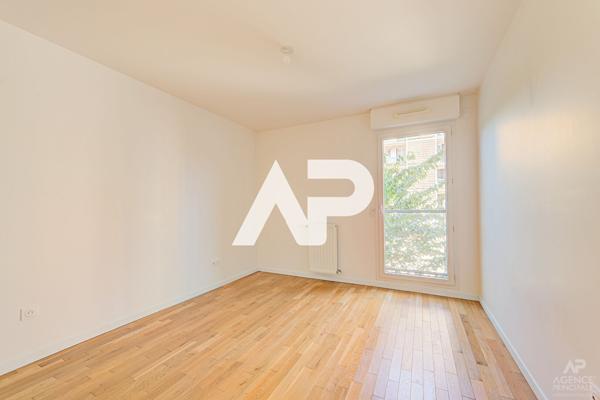 Appartement Rueil Malmaison 3 pièce(s) 60.25 m2 395 000 € **  - Référence  20033