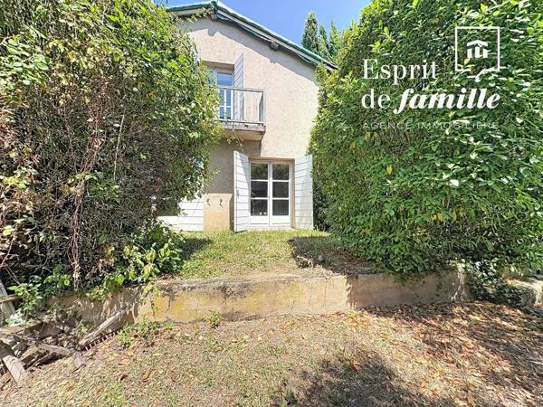 Lentilly, maison d'environ 200m2 avec jardin 943m2  et piscine