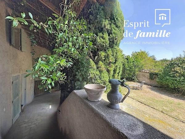 Lentilly, maison d'environ 200m2 avec jardin 943m2  et piscine