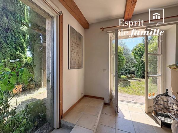 Lentilly, maison d'environ 200m2 avec jardin 943m2  et piscine