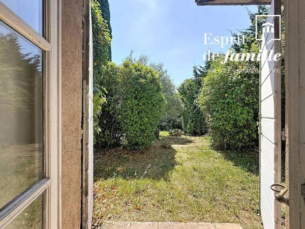 Lentilly, maison d'environ 200m2 avec jardin 943m2  et piscine