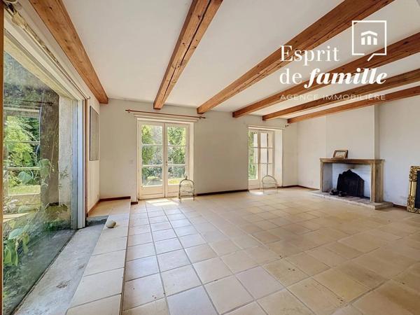 Lentilly, maison d'environ 200m2 avec jardin 943m2  et piscine