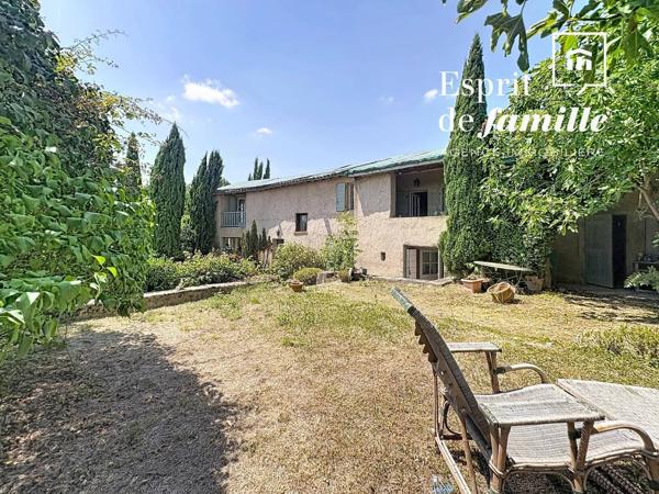 Lentilly, maison d'environ 200m2 avec jardin 943m2  et piscine
