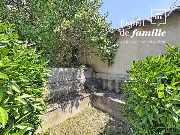 Lentilly, maison d'environ 200m2 avec jardin 943m2  et piscine