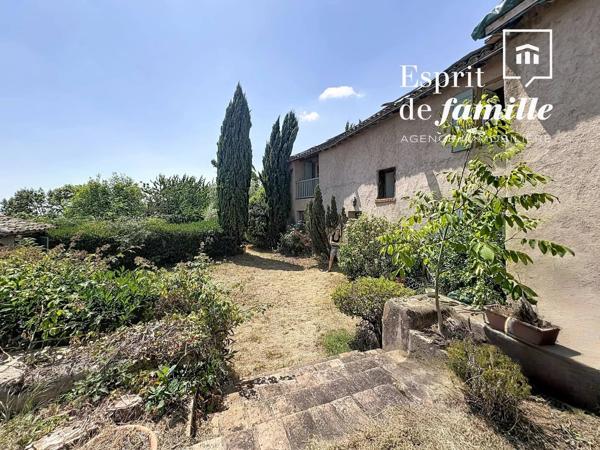 Lentilly, maison d'environ 200m2 avec jardin 943m2  et piscine