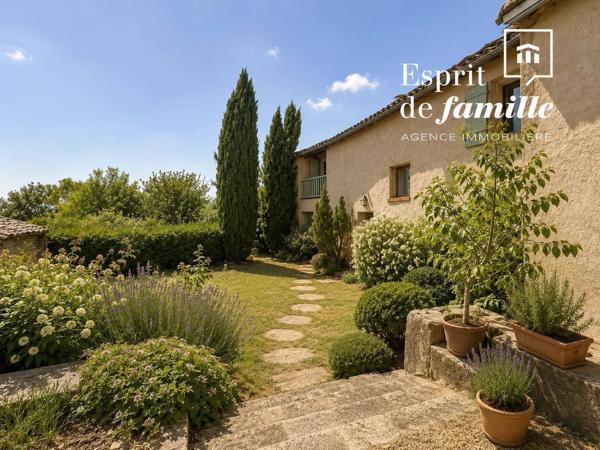Lentilly, maison d'environ 200m2 avec jardin 943m2  et piscine