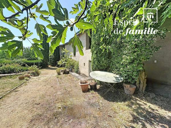 Lentilly, maison d'environ 200m2 avec jardin 943m2  et piscine
