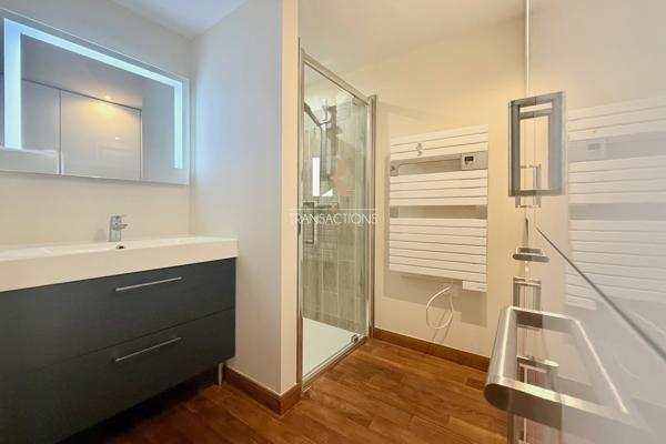 La Rochelle (17000) Bordure de parcs - Maison-appartement avec ascenseur, patio, terrasse et garage