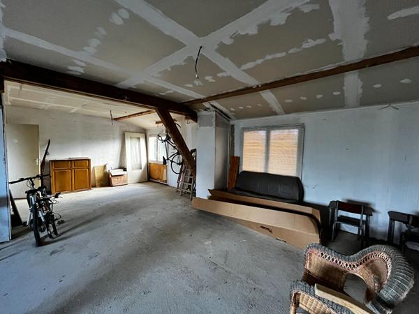 Atelier sur terrain constructible en zone urbaine, avec creation d'appartements.