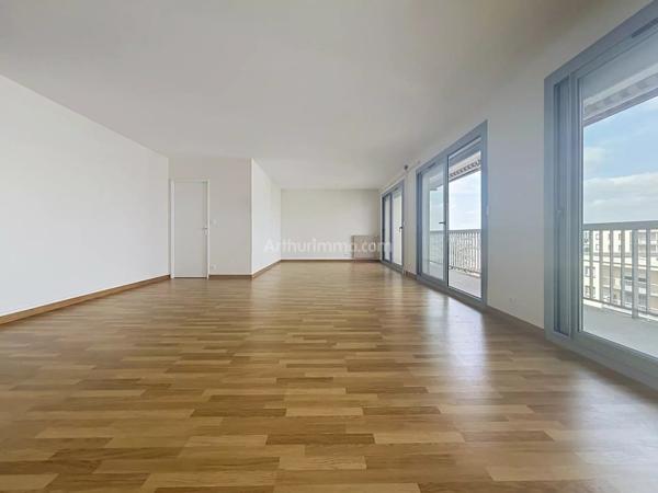 Vente                                                      Appartement
                        
                     5 pièces                      105 m2                     à Reims