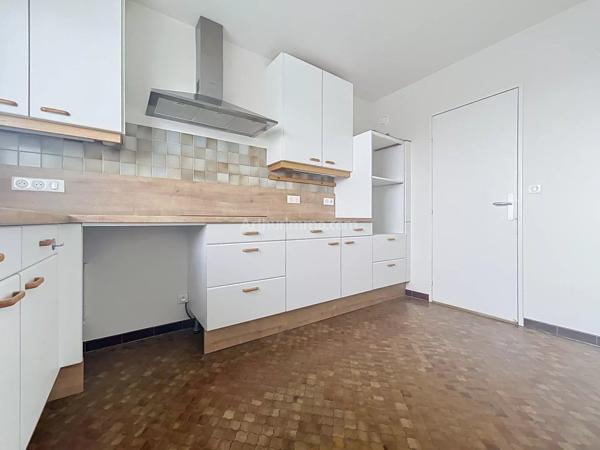 Vente                                                      Appartement
                        
                     5 pièces                      105 m2                     à Reims