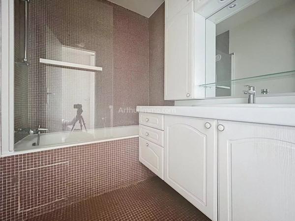 Vente                                                      Appartement
                        
                     5 pièces                      105 m2                     à Reims