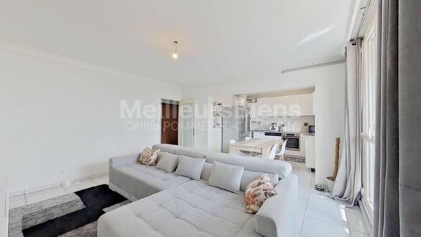 Appartement de 77 m² au dernier étage de l'immeuble.