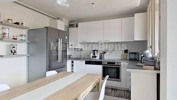 Appartement de 77 m² au dernier étage de l'immeuble.