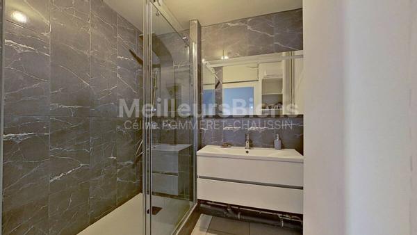 Appartement de 77 m² au dernier étage de l'immeuble.