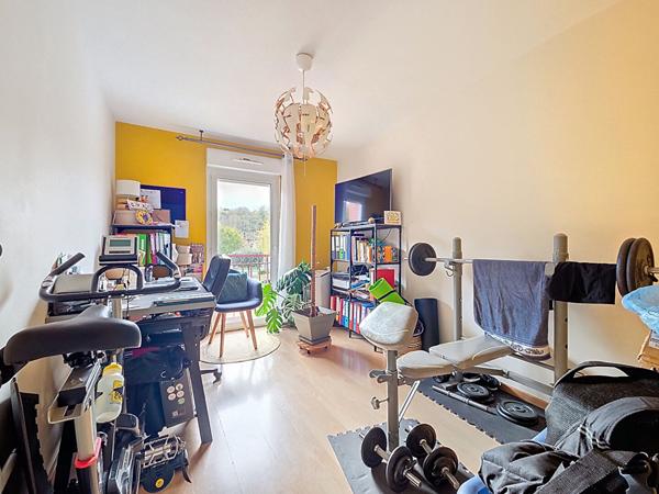 Bel appartement T4 lumineux et rénové de 85m² avec balcon, parking et cave à vendre en exclusivité dans un quartier calme de Péchabou