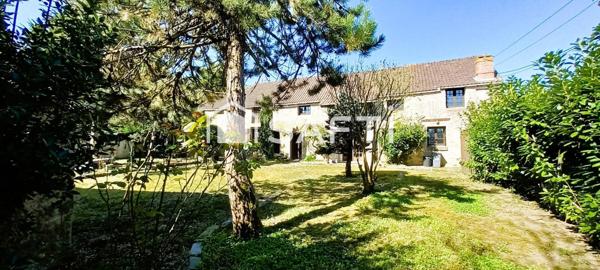 Maison de charme 9 pièces de 200m² avec garage et dépendance