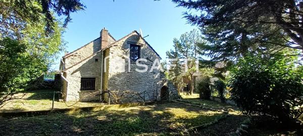 Maison de charme 9 pièces de 200m² avec garage et dépendance