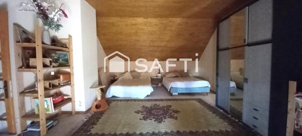 Maison de charme 9 pièces de 200m² avec garage et dépendance